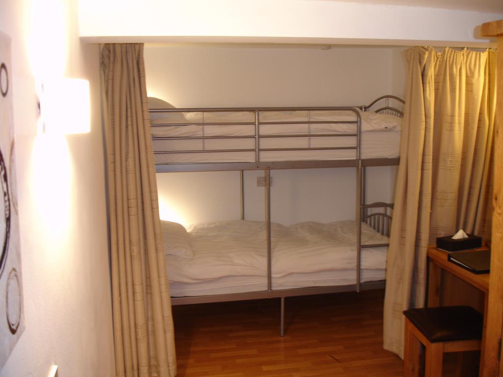 Burcott Mill Guesthouse Wells Habitación foto